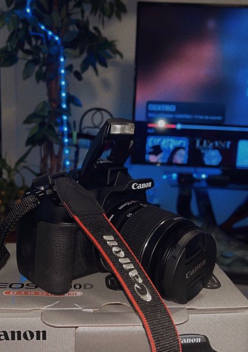 Canon EOS 2000D + obiectiv EF-S 18-55mm