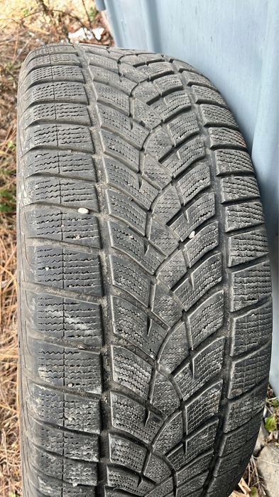 Продам зимние шины для тойота ландкрузер 200