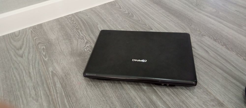 Продам ноутбук compaq на запчасти