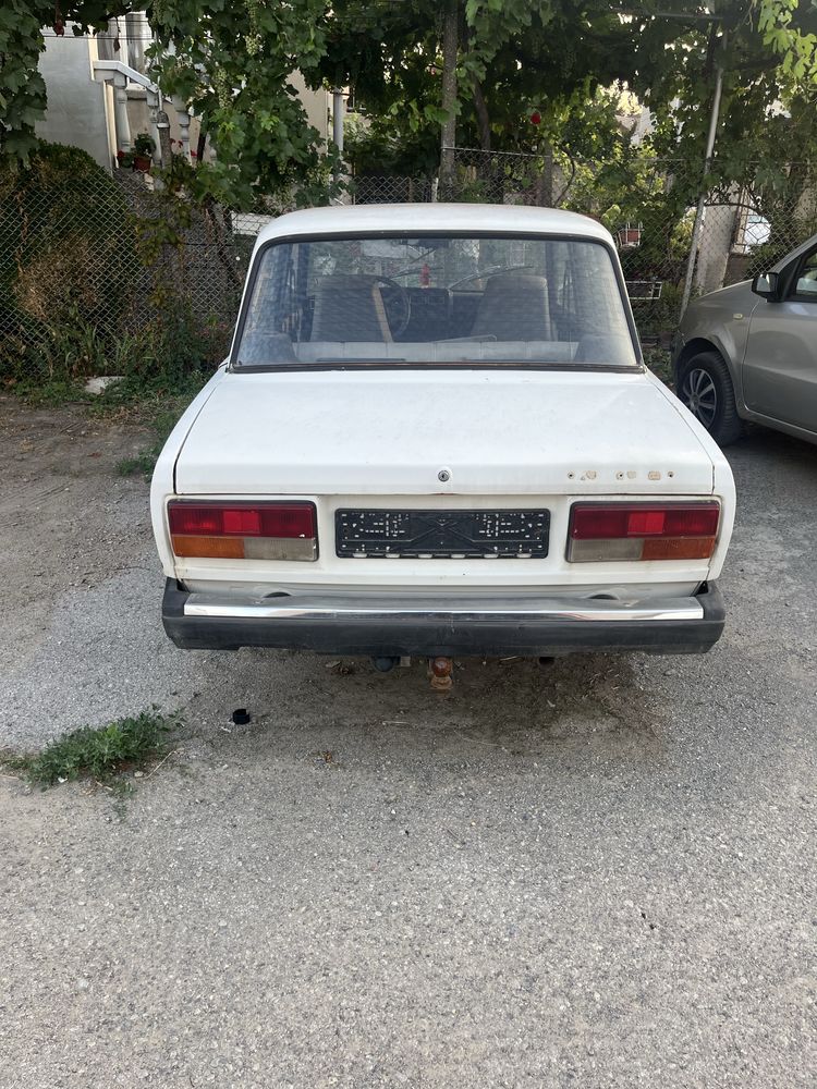 Lada 2107.
