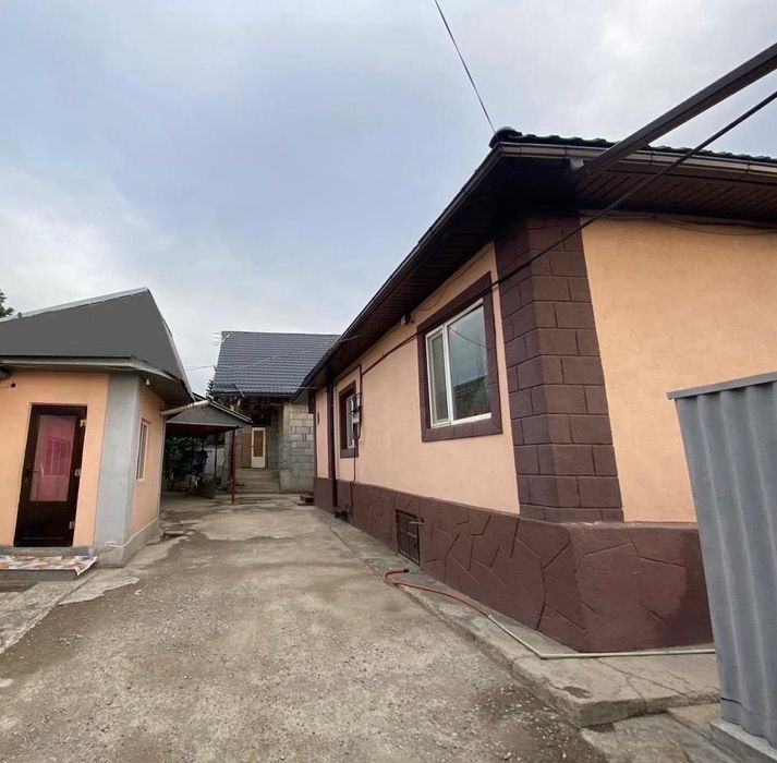 Сдам в аренду полдома  2-х комнатную   в мкр.Достык со всеми удобствам