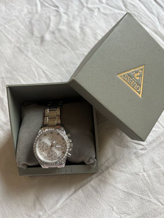 Дамски часовник  GUESS.