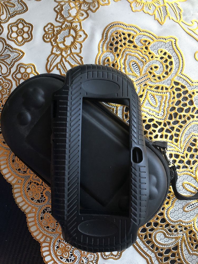 Адаптер,2 USB кабела,калъф,чантичка,2 стъкл.скрийн протект.-PS VITA