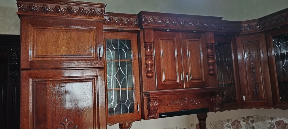Mobila de bucătărie sculptată unicat