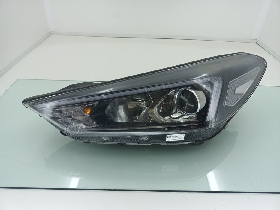 Dezmembrez Far stanga de pe Hyundai TUCSON 2018-2022