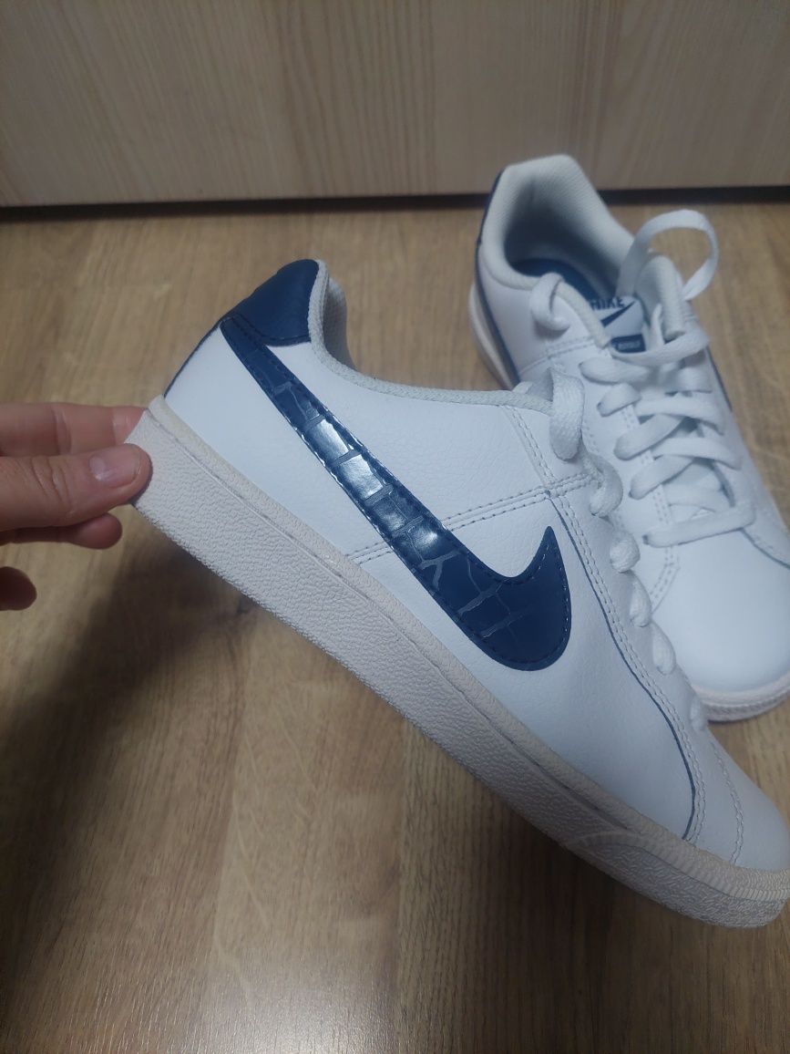 Дамски маратонкиNIKE