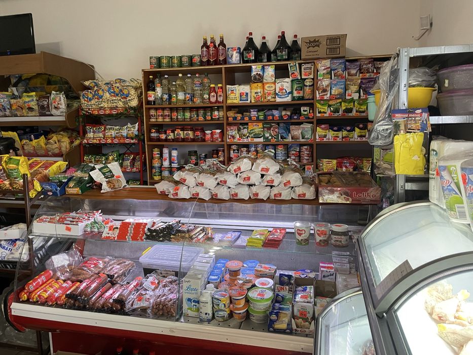 Vand lada mezeuri si lada congelate algida pe 3 nivele