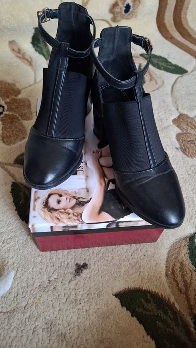 Tufli sotiladi 36 razmer