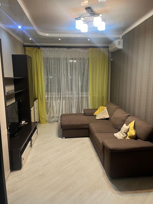 Сдам 2кв в новом доме,район Евразии за 200тыс плюс ком услуги