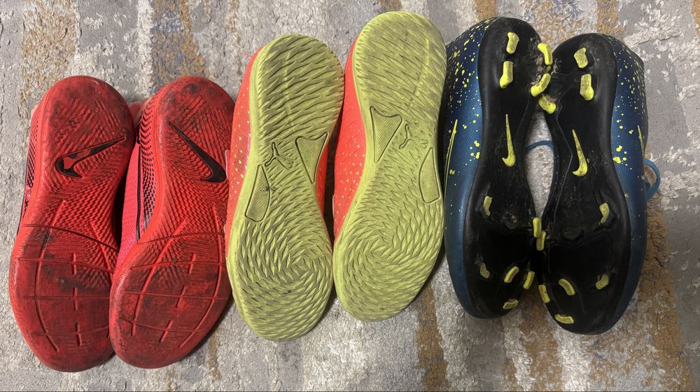 Lot 3 perechi ghete de fotbal ,nr 35