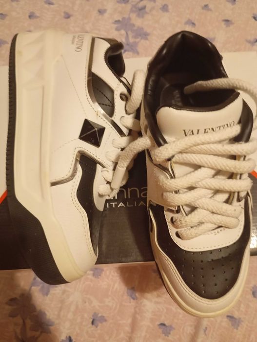 Adidași Valentino Garavani nr.36