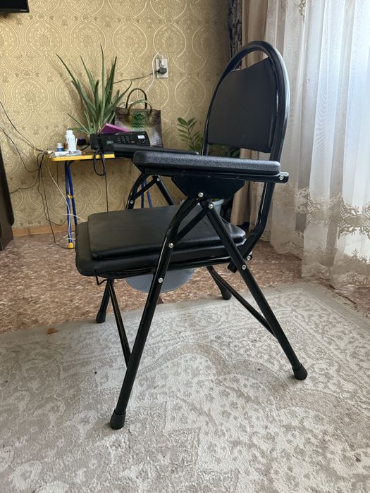 Продам кресло туалет новое