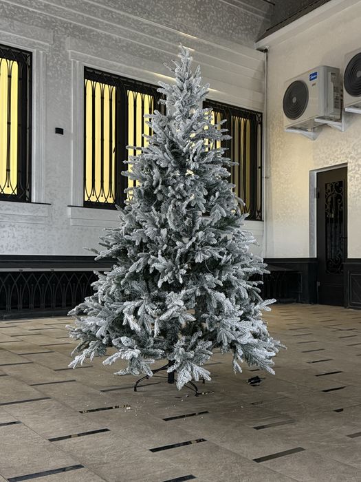 Искусственная новогодняя елка