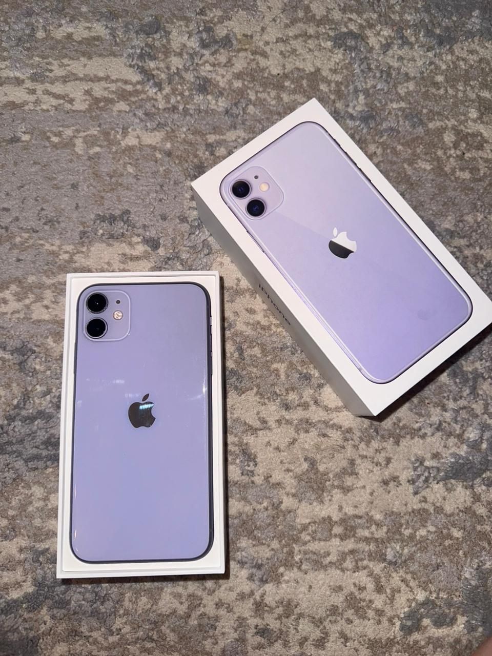 IPhone 11, с документами