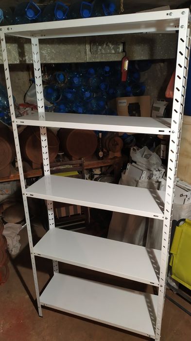 Продавам стелажи