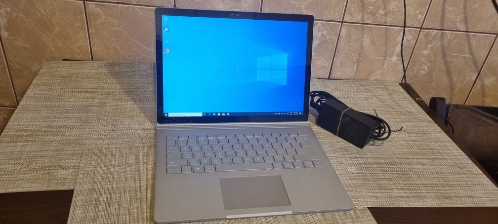 Microsoft Surface Book/i5-6300u/8gb ram/256gb ssd/13,5"/3k