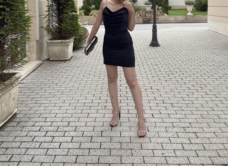 Къса официална рокля