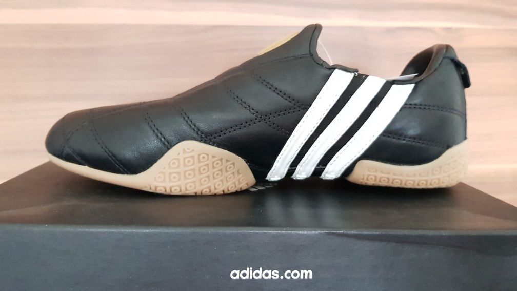 Дамски спортни обувки Adidas