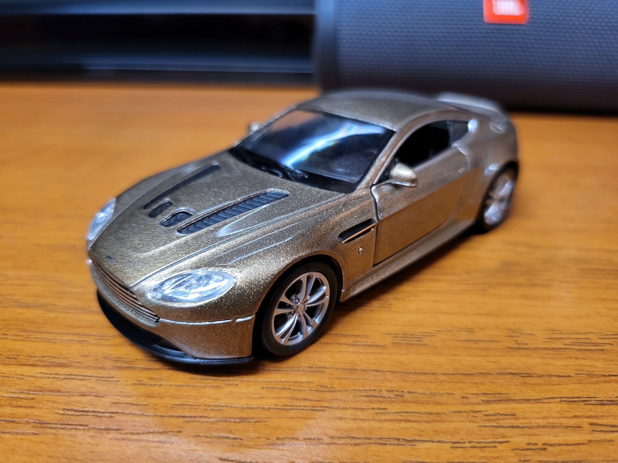 Macheta Aston Martin v12 vantage, scara 1/36 aprox