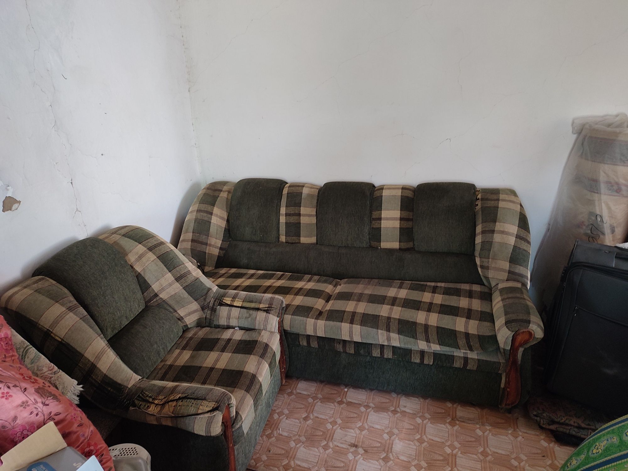 Диван и кресло продам