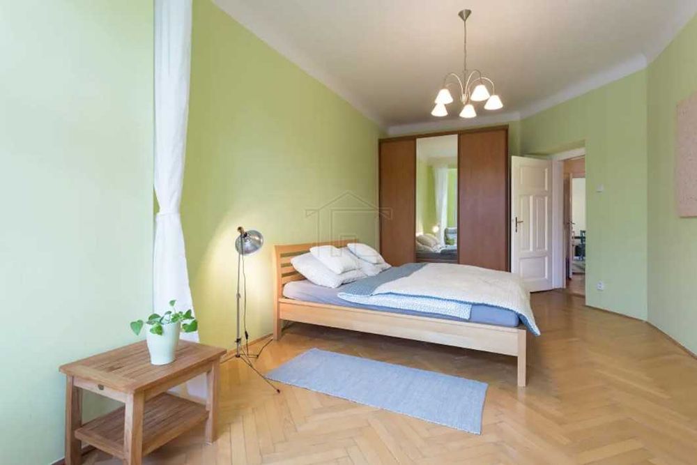 Дава се под наем Двустаен апартамент в Пловдив, Център - 60 кв.м за 255 € - Снимка #2