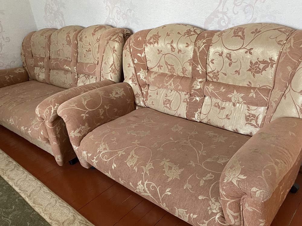 Продам диваны тройка отличного качества
