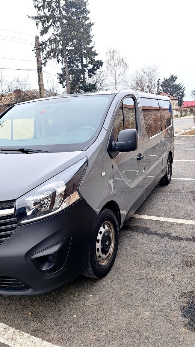 Opel vivaro 8+1 locuri 2018 modelul extra long  o singura turbina