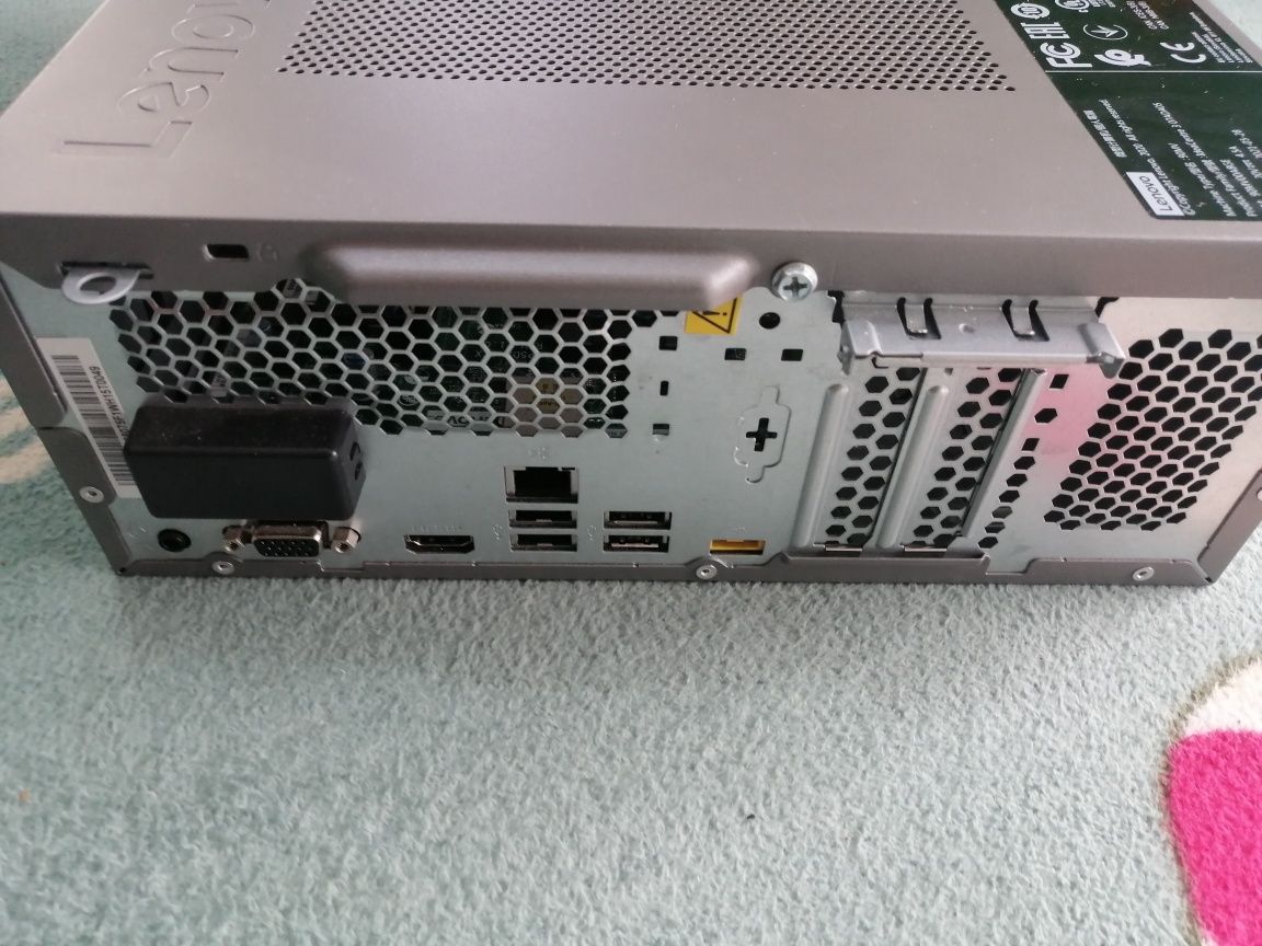 Vând unitate lenovo