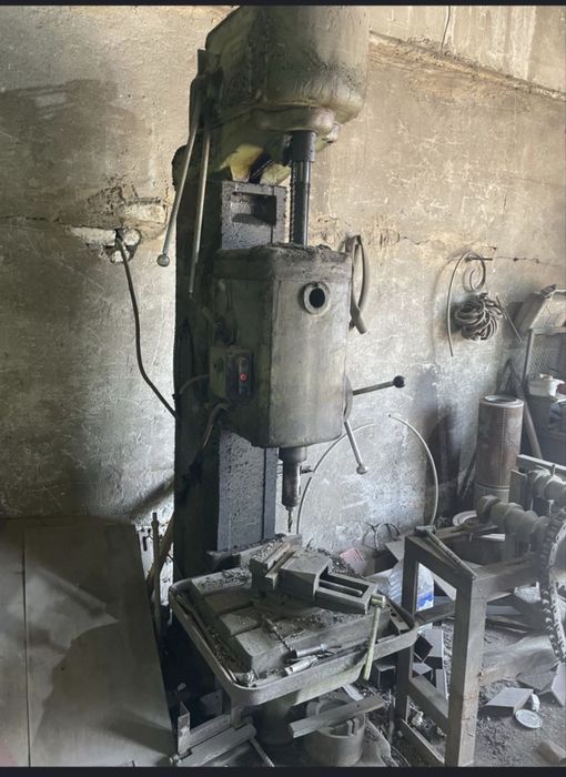 Tokarni drel hamma narsai bor ishlab turibdi