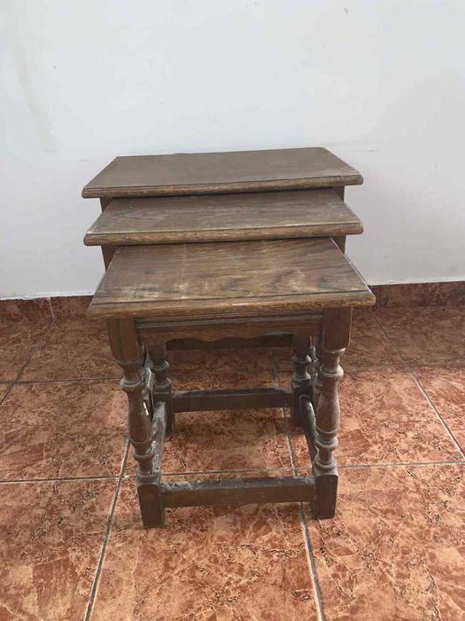 Set de trei masute din lemn