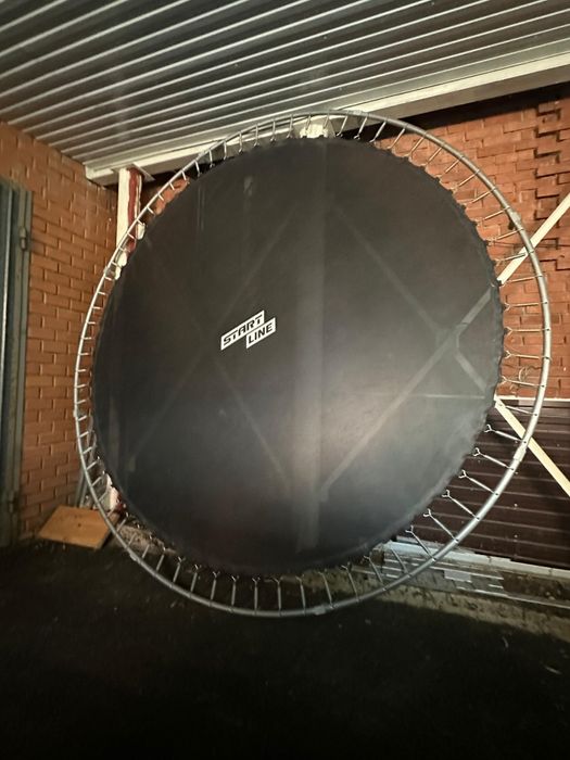 Детский батут в комплекте ножки,сетка чтобы не упасть