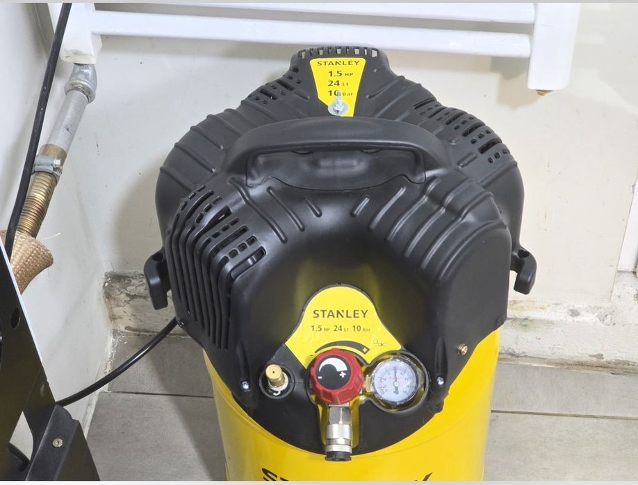 Compresor aer STANLEY D200/10 24v, vertical ,24L, 1,5 cp, 10 bar