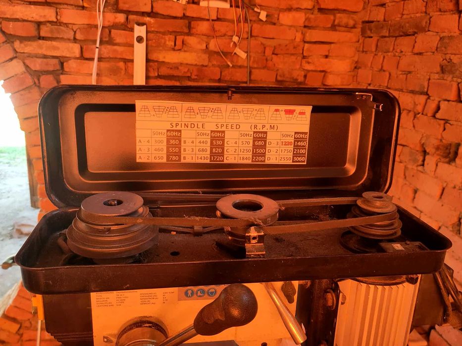 Masina de gaurit cu masa coloana Bernardo T16