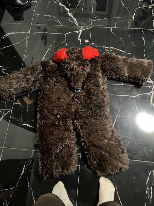 Vând costume de urs , pentru anul nou !