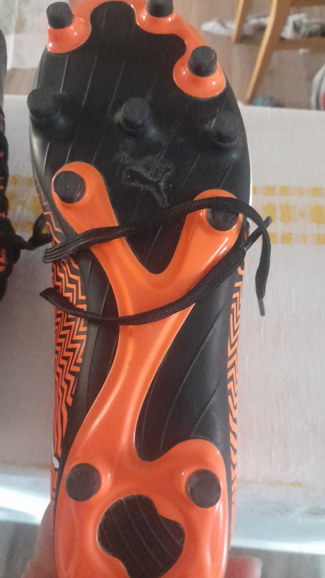Cramponi puma aproape  noi