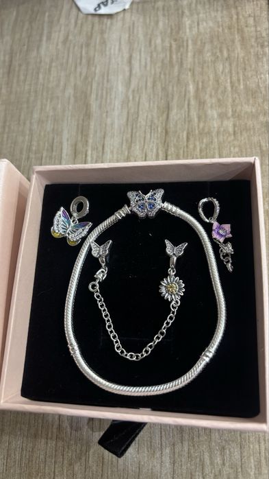 Гривна Пандора с 3бр талисмани