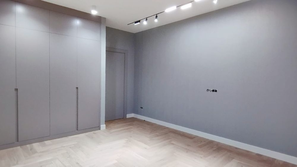 Поклейка обоев. Малярные работы