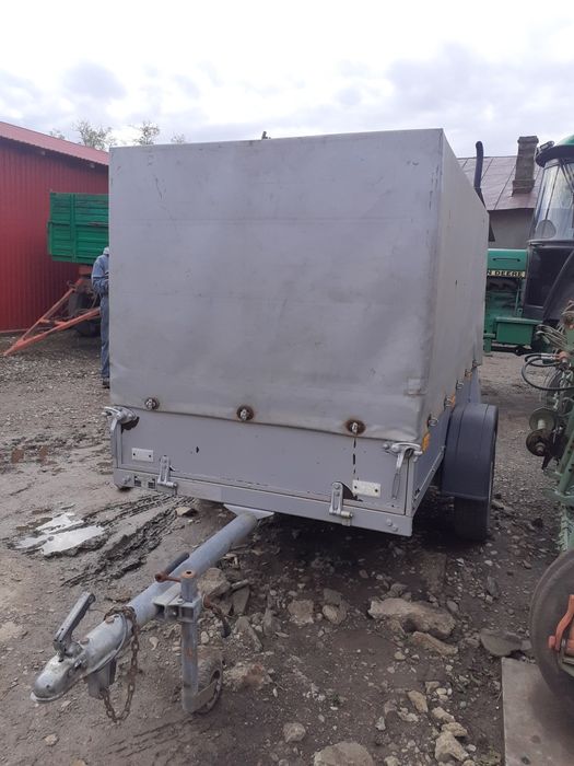 Remorca auto cu masa de 750 kg