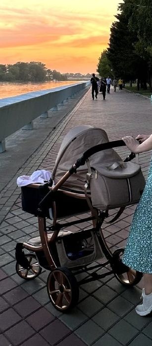 Продам коляску для малыша