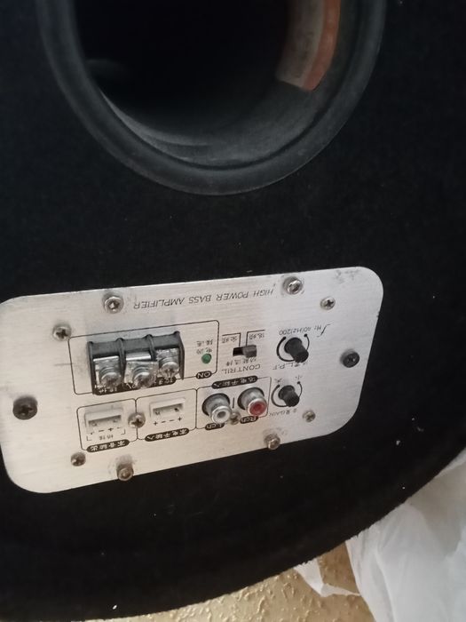 Продам сабвуфер ,рабочий нормально  качает