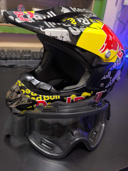 Каска за мотор +Очила Ново