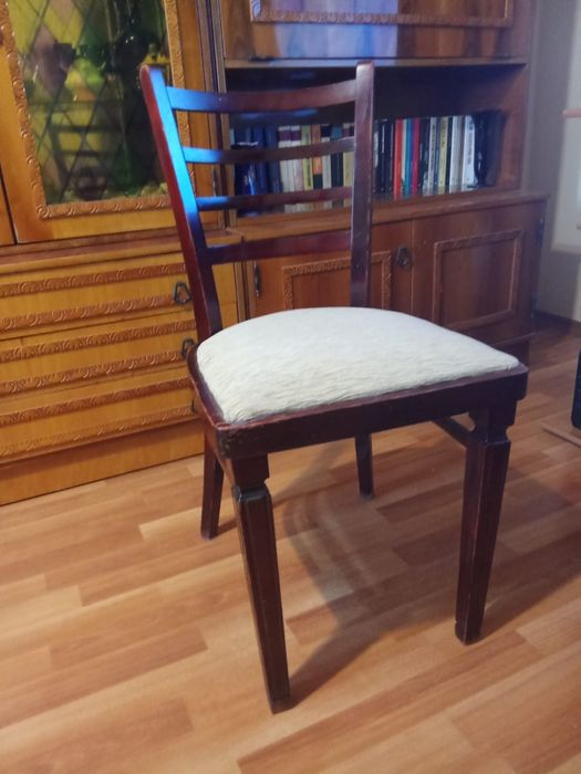 Scaune vintage tapițate