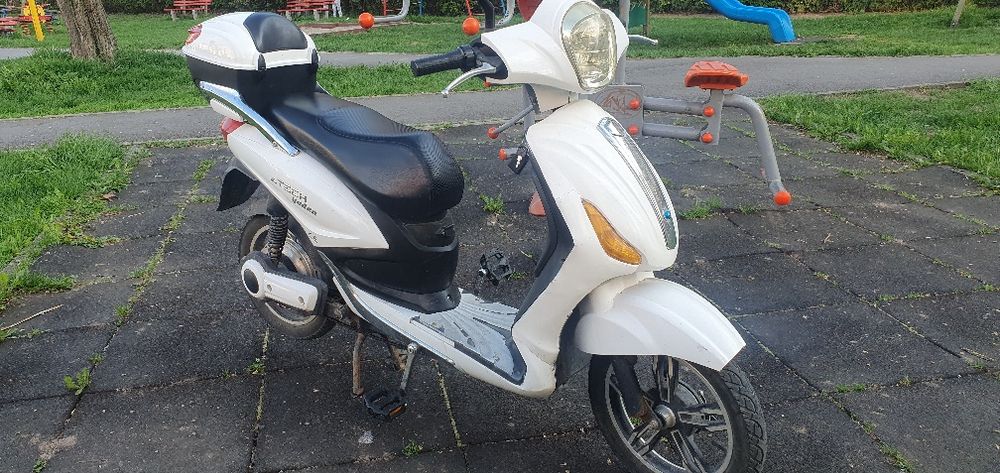 Scooter ztech yadea