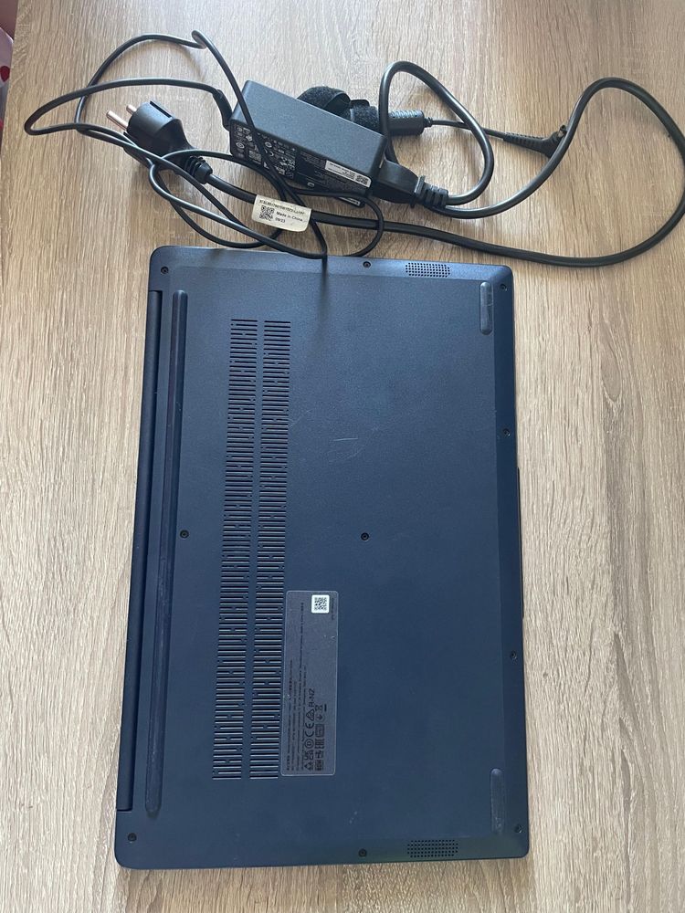 Laptop Lenovo , model Intel64 Family 6