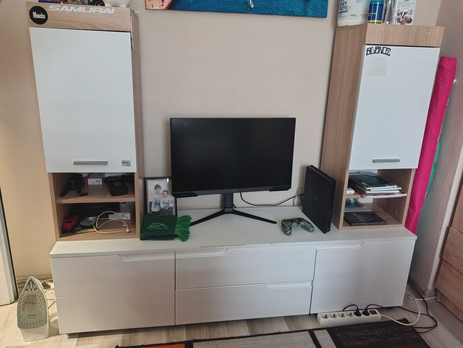 Тв шкаф , много добре запазен