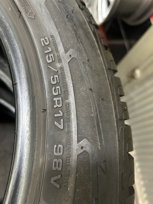 215/55/17 Goodyear Ultra Grip Performance Gen 1 Зимни 4 броя 9 мм