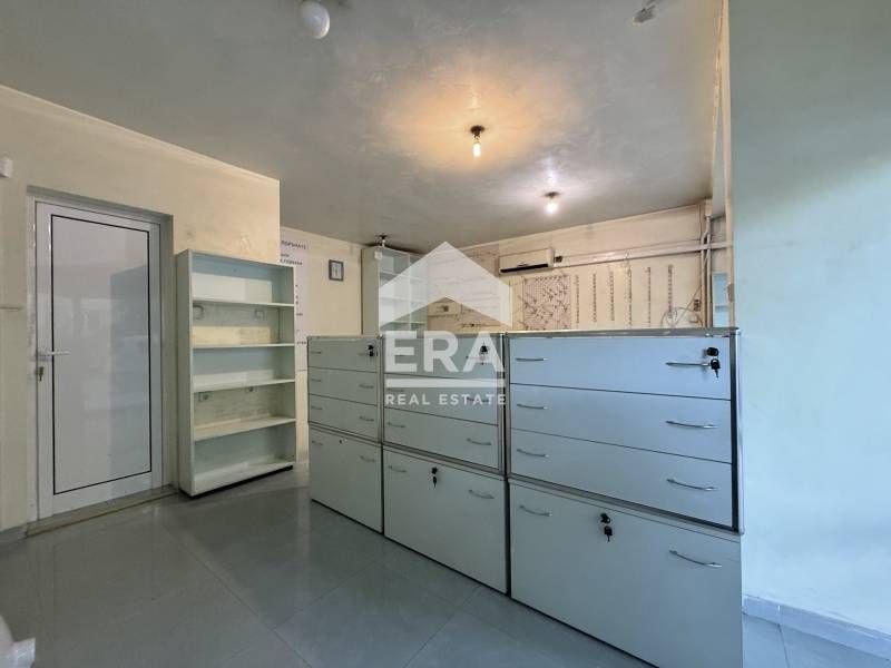 Търговско помещение с отлична локация в кв. Лагера.