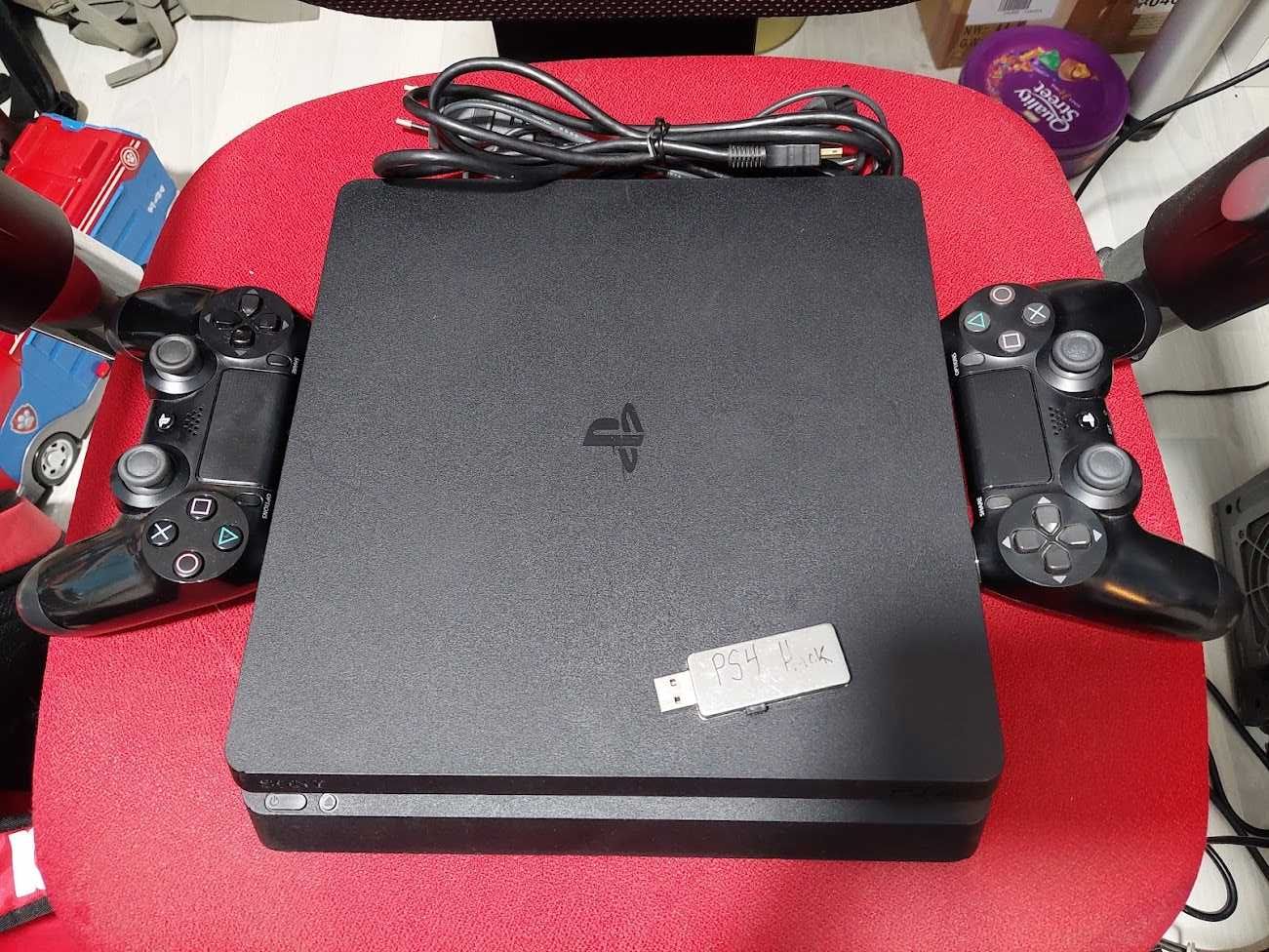 Хакнат !!! Playstation Slim 1tb хард + 2 контролера