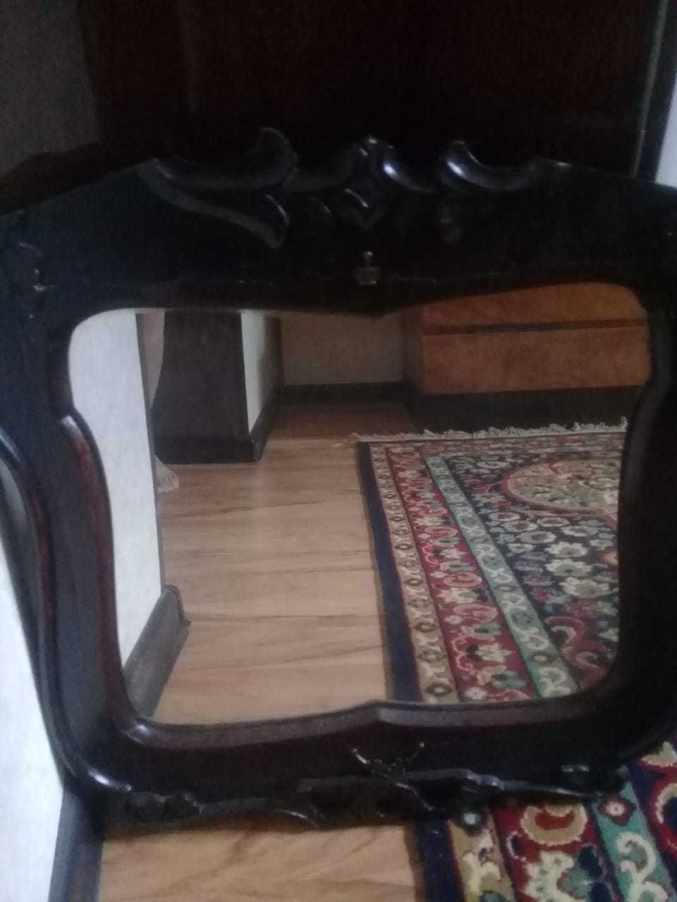 Старинное зеркало в раме