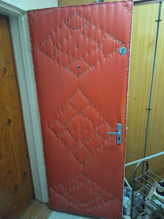 Двери входные металлический и деревянный